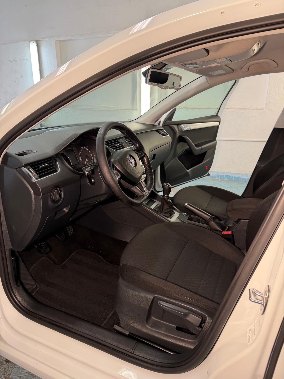 Škoda Octavia — Hloubkové čištění interiéru — Po