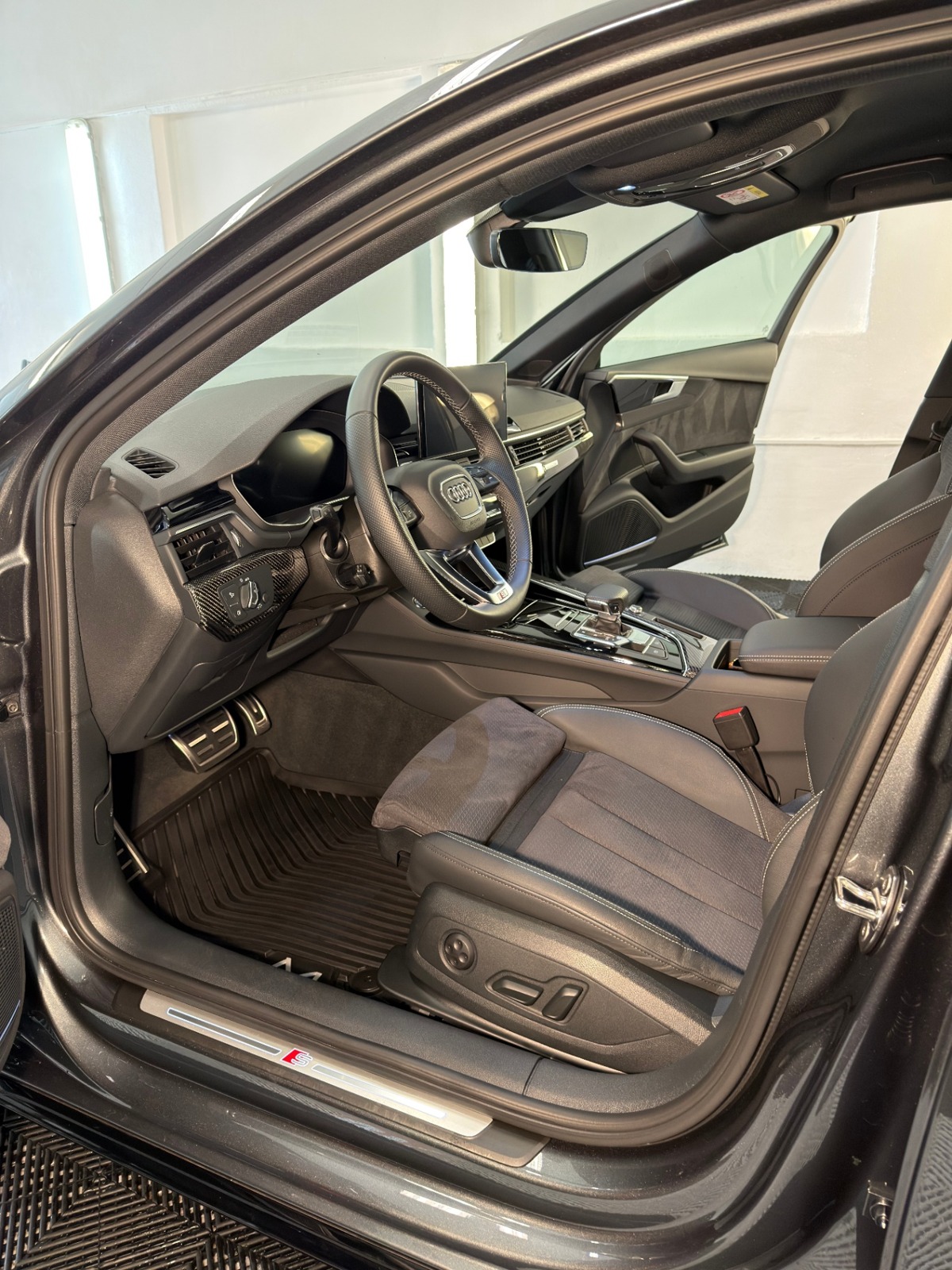 Audi A4 — Hloubkové čištění interiéru — Po