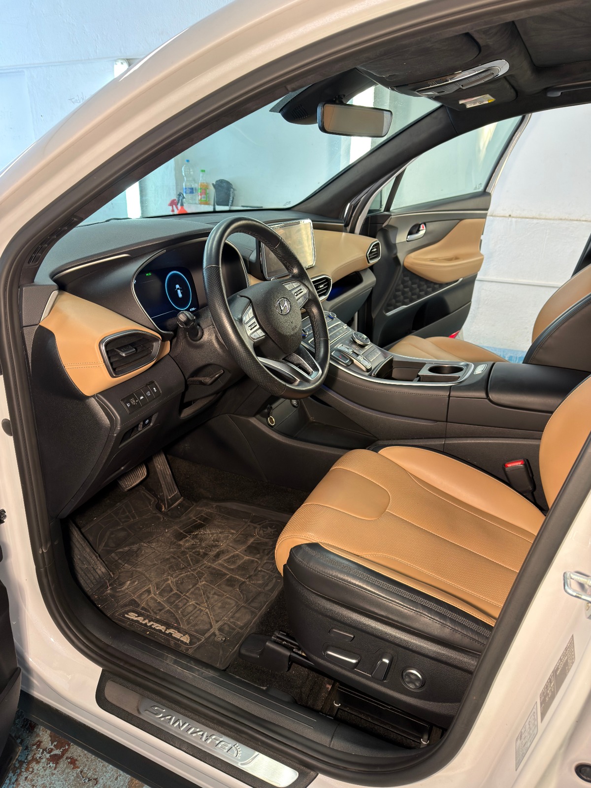 Hyundai Santa Fe — Hloubkové čištění interiéru — Před