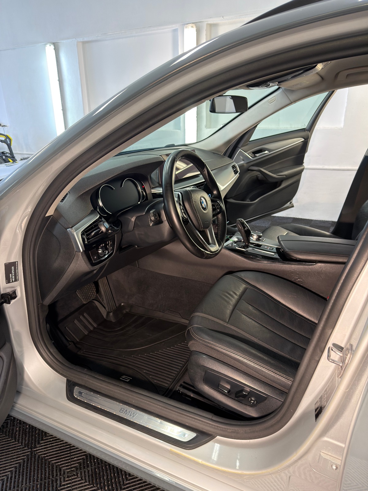 BMW 525 — Hloubkové čištění interiéru — Po